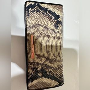 Brahmin wallet
